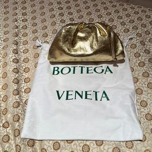 B0TTEGA VENETA GOLD CLUTCH WITH STRIP ** BRAND NEW DUP
